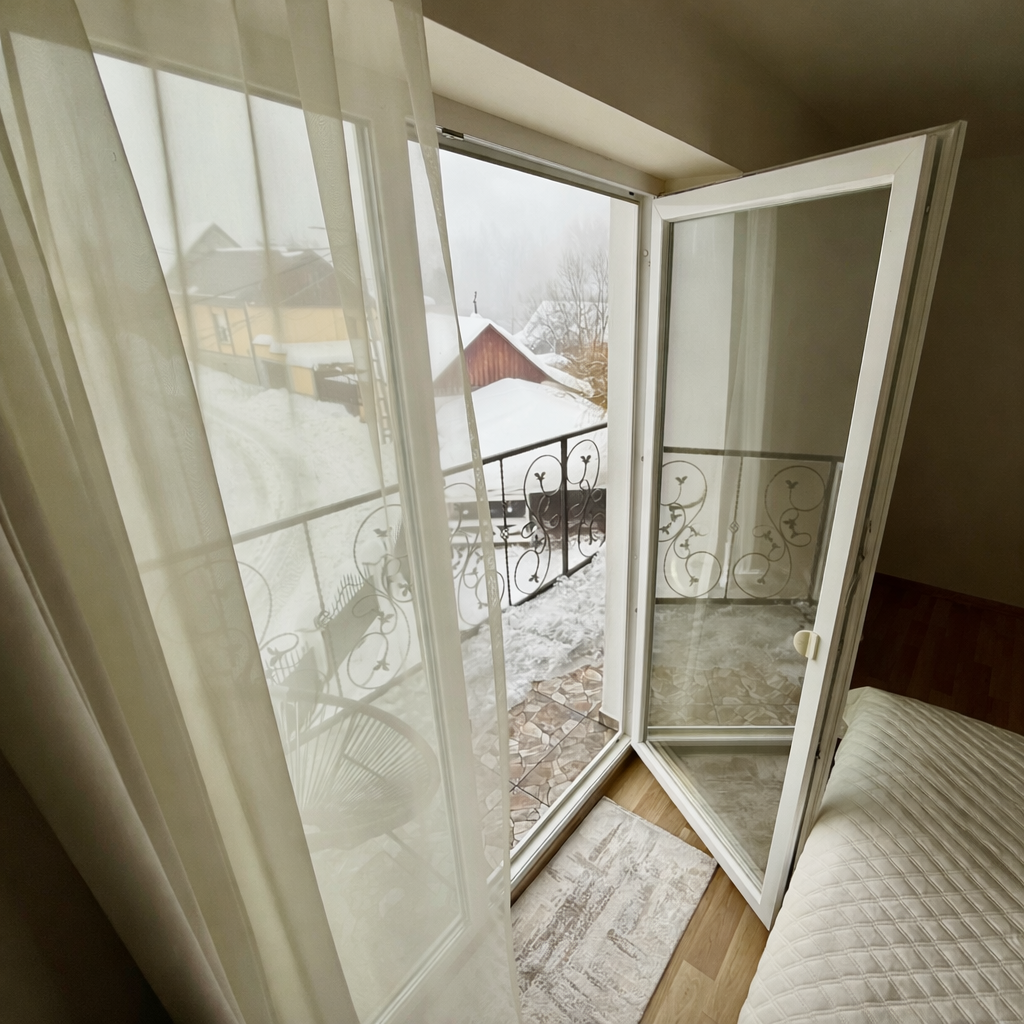 Cameră Matrimonială cu Balcon (4 camere) - Imagine2