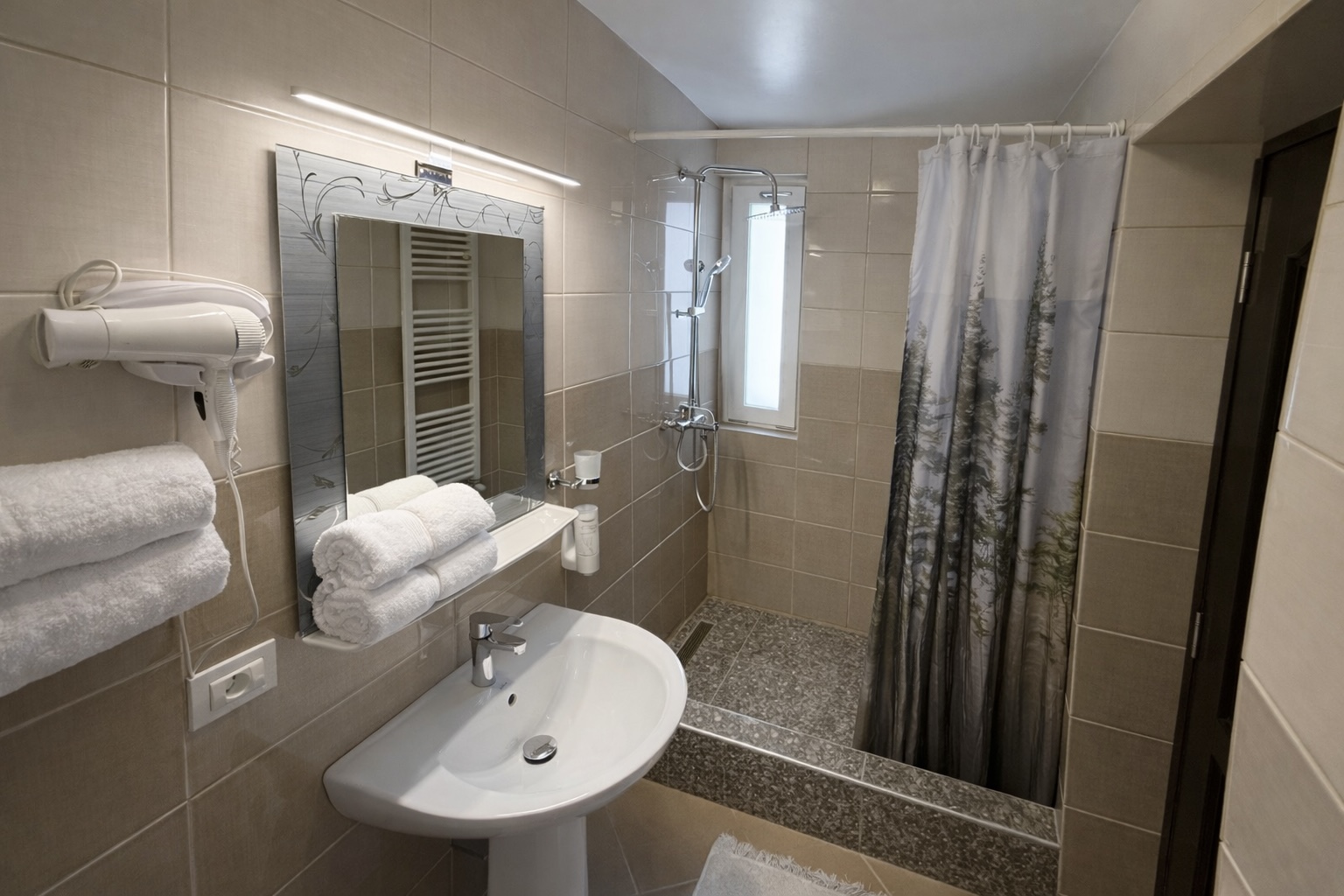 Cameră Matrimonială cu Balcon (4 camere) - Imagine4